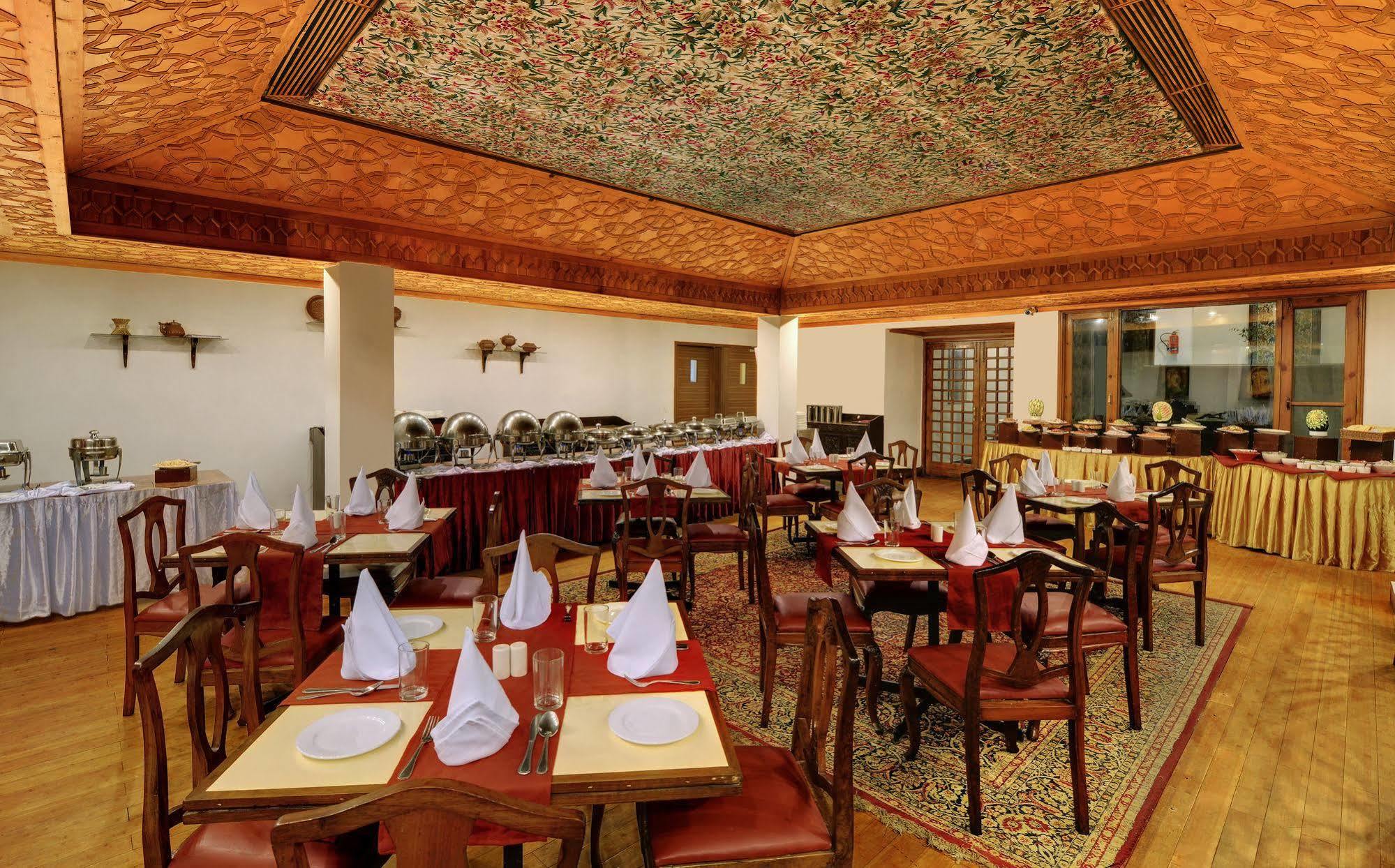 Senator Pine N Peak Hotel Pahalgam Luaran gambar